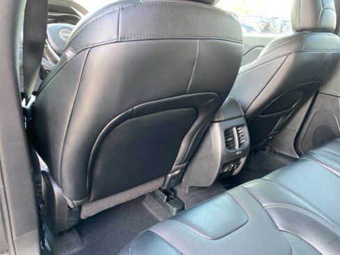 Used 2022 Jeep Cherokee Limited image 32