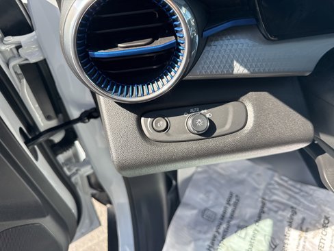 New 2025 Chevrolet Trax LT w/ LT Convenience Package image 11