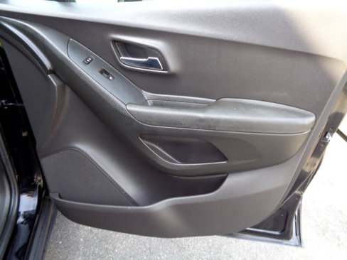 Used 2018 Chevrolet Trax LS image 29