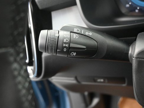 New 2025 Volvo XC40 B5 Core image 15