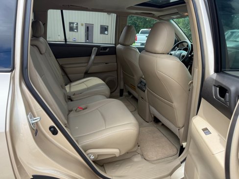 Used 2010 Toyota Highlander SE image 16