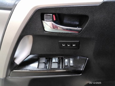 Used 2016 Toyota RAV4 Limited image 15