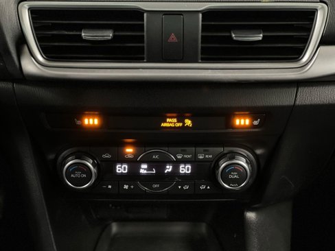 Used 2017 MAZDA MAZDA3 Touring image 32