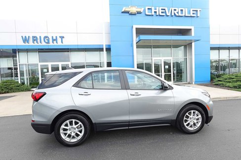 Used 2023 Chevrolet Equinox LS image 2