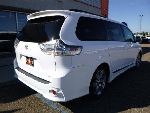Used 2012 Toyota Sienna SE image 3