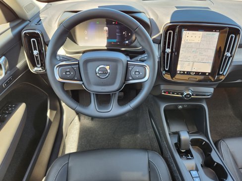 New 2025 Volvo XC40 B5 Core w/ Climate Package image 16
