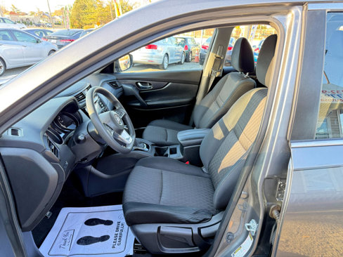 Used 2017 Nissan Rogue S image 12