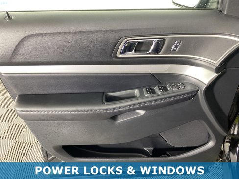 Used 2017 Ford Explorer XLT image 12