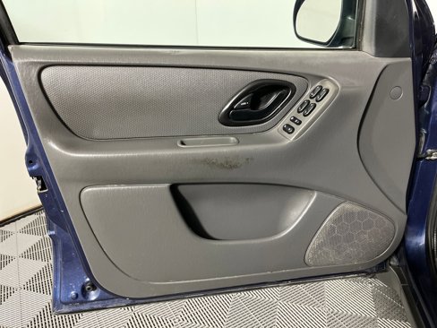 Used 2003 Ford Escape XLS image 9
