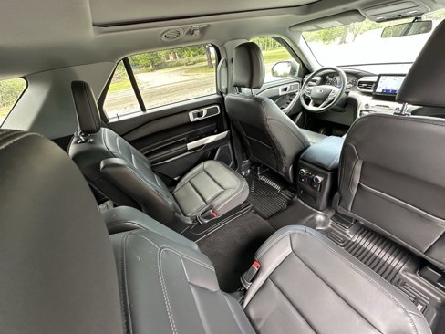 Used 2022 Ford Explorer XLT w/ Equipment Group 202A image 18