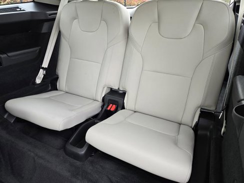Certified 2021 Volvo XC90 T6 Momentum image 12