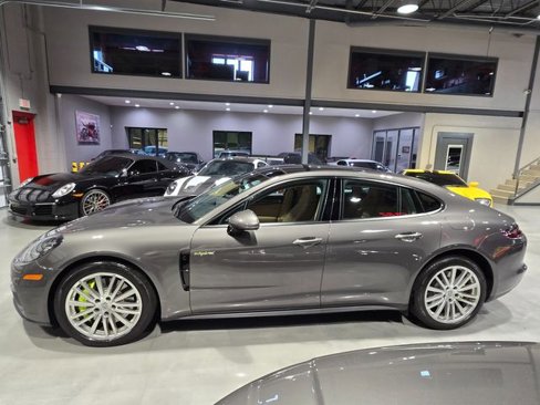 Used 2018 Porsche Panamera 4 image 5