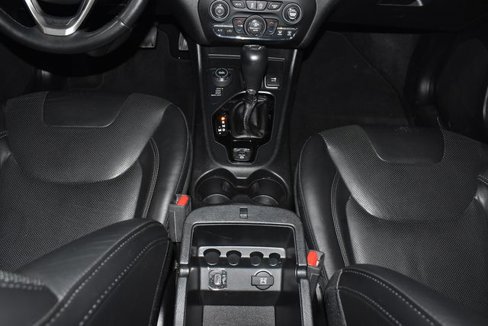 Used 2019 Jeep Cherokee Limited image 24