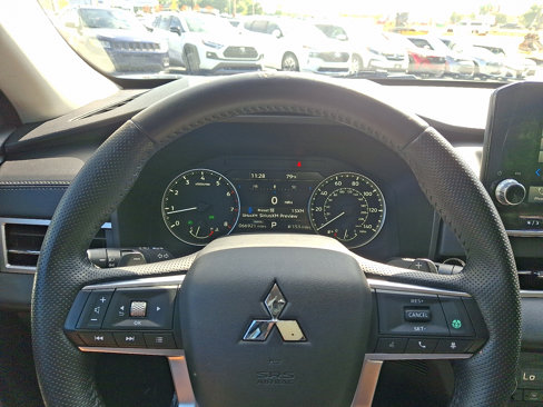 Used 2022 Mitsubishi Outlander SE image 18