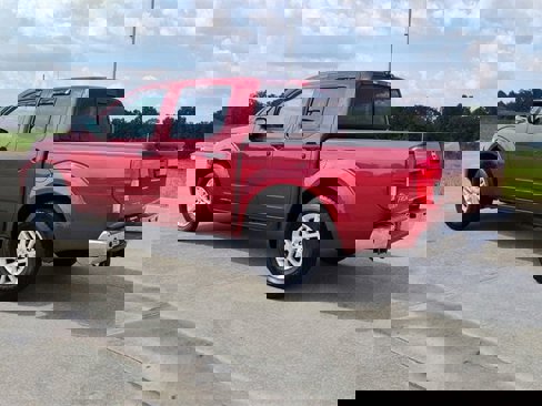Used 2015 Nissan Frontier SV w/ SV Value Truck Package image 4