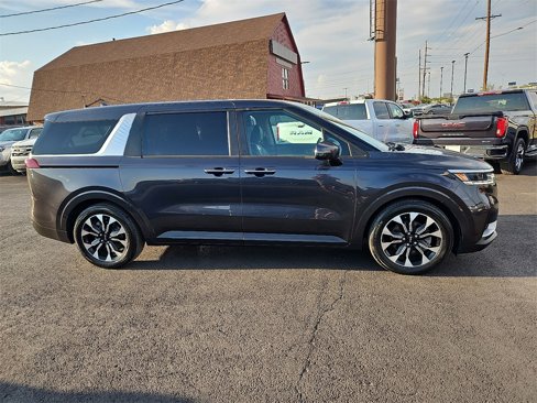 Used 2022 Kia Carnival EX image 9
