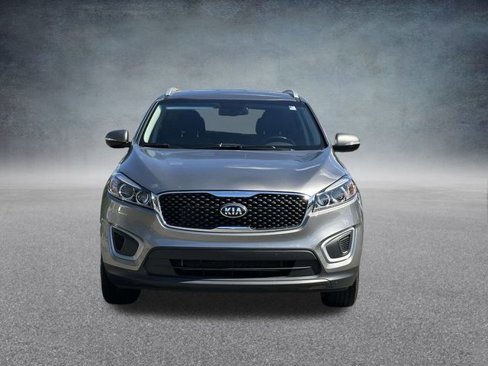 Used 2018 Kia Sorento LX image 3