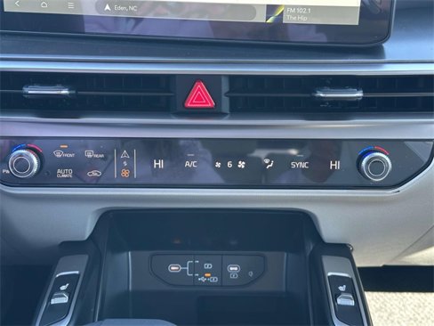 New 2025 Kia Sorento S image 18