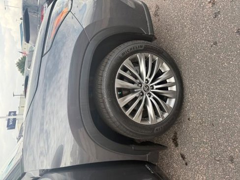 Used 2021 Toyota Highlander Platinum image 32