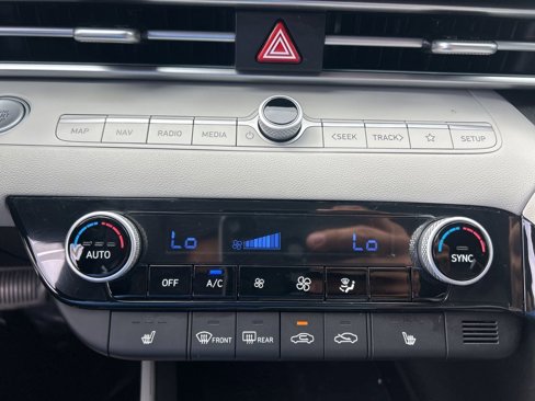 Used 2023 Hyundai Elantra Limited image 37