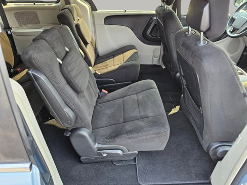 Used 2013 Chrysler Town & Country Touring image 26