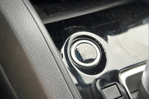 New 2025 Nissan Versa SR w/ Trunk Package image 18