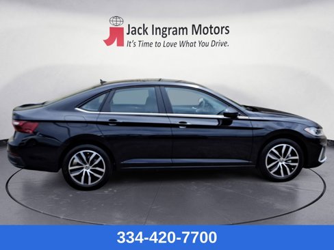 New 2025 Volkswagen Jetta SE image 6