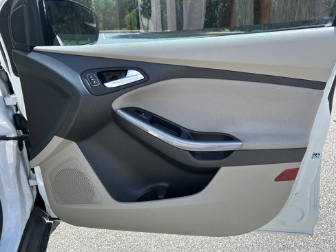 Used 2017 Ford Focus SE image 16