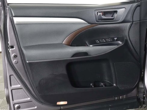 Used 2019 Toyota Highlander LE image 20