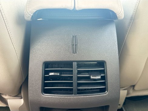 Used 2013 Lincoln MKX FWD image 25