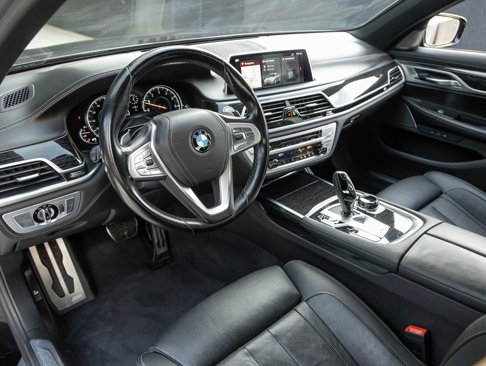 Used 2019 BMW 740i w/ Executive Package image 4