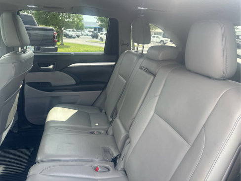 Used 2018 Toyota Highlander XLE image 23