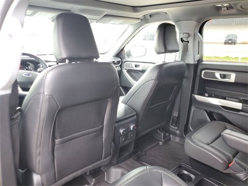 Used 2021 Ford Explorer XLT w/ Equipment Group 202A image 14