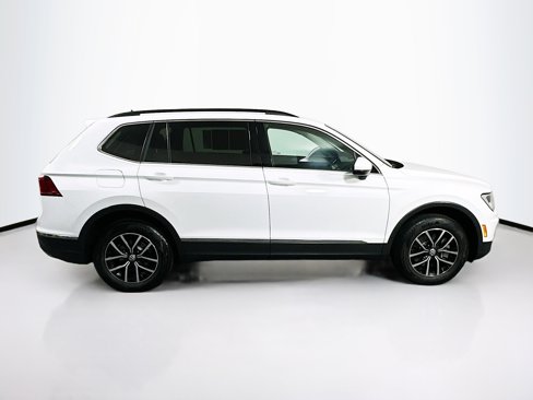 Used 2021 Volkswagen Tiguan SE image 8