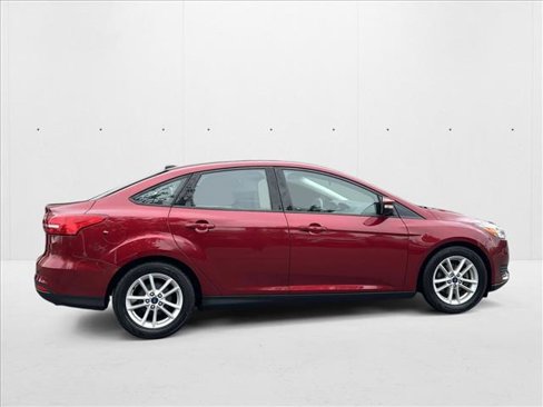 Used 2017 Ford Focus SE image 4