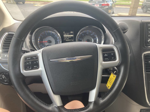 Used 2013 Chrysler Town & Country Touring-L w/ Premium Group image 12