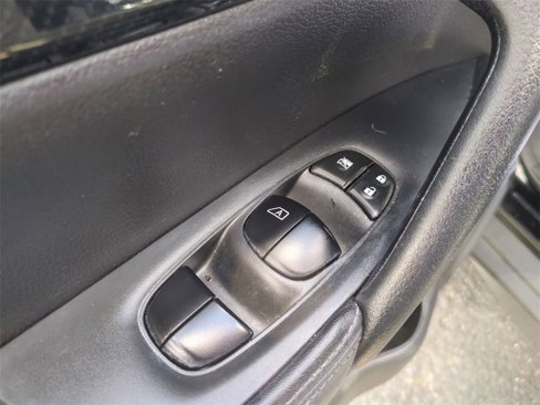 Used 2020 Nissan Rogue SL image 11