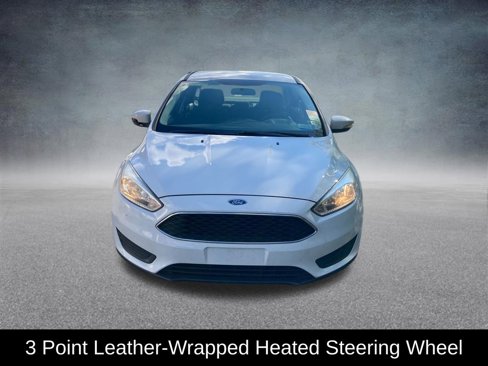 Used 2017 Ford Focus SE w/ Cold Weather Package image 10
