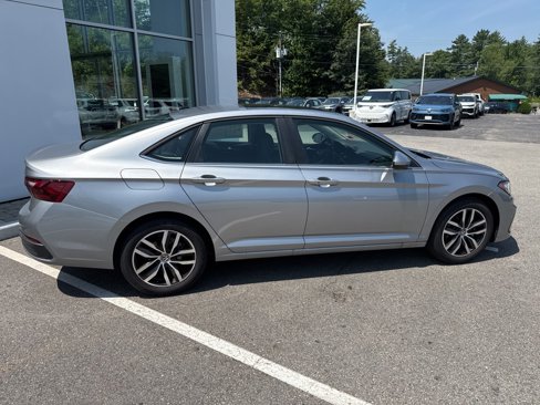 Used 2025 Volkswagen Jetta SE image 10