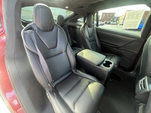 Used 2018 Tesla Model X image 25