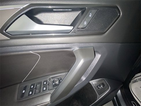 Used 2022 Volkswagen Tiguan SE R-Line image 13