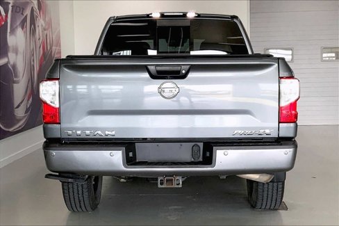 Used 2017 Nissan Titan PRO-4X image 5