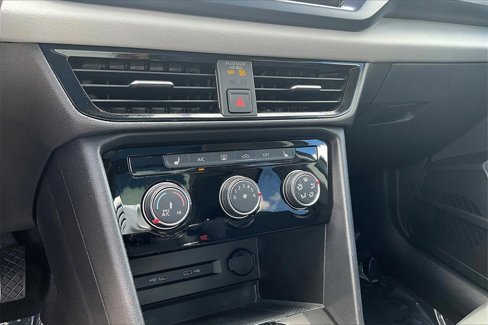 Certified 2023 Volkswagen Taos SE w/ Panoramic Sunroof Package image 27