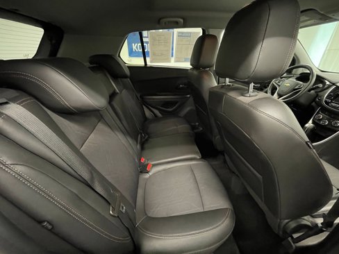 Used 2022 Chevrolet Trax LT w/ Redline Edition image 6