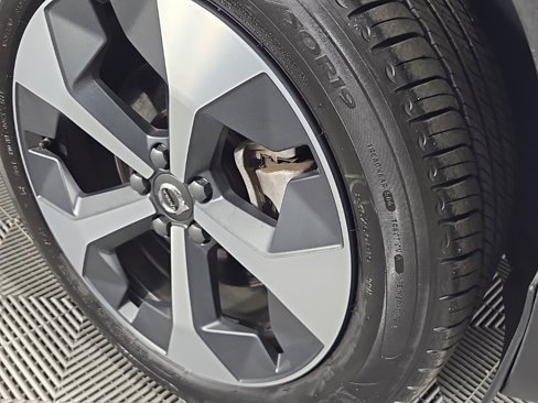 Certified 2024 Volvo XC40 B5 Plus w/ Climate Package image 4
