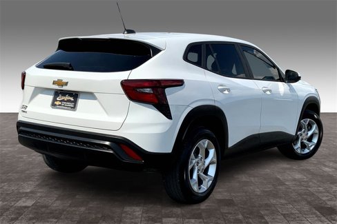 Used 2024 Chevrolet Trax LS w/ LS Convenience Package image 14