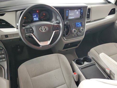 Used 2015 Toyota Sienna LE image 16
