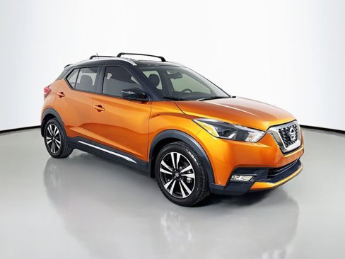 Used 2018 Nissan Kicks SR image 3