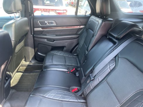 Used 2017 Ford Explorer Platinum image 12