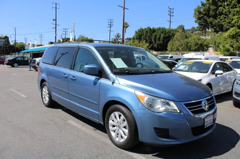 Used 2012 Volkswagen Routan SE image 1